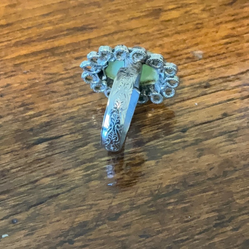 Green statement ring - Picture 2 of 5